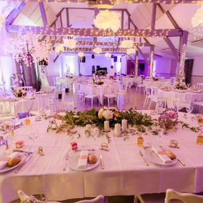 salle de réception lumière rose