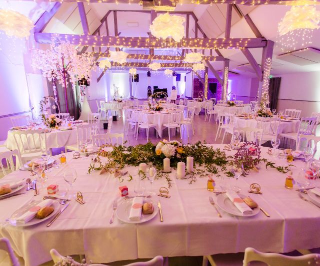 salle de réception lumière rose